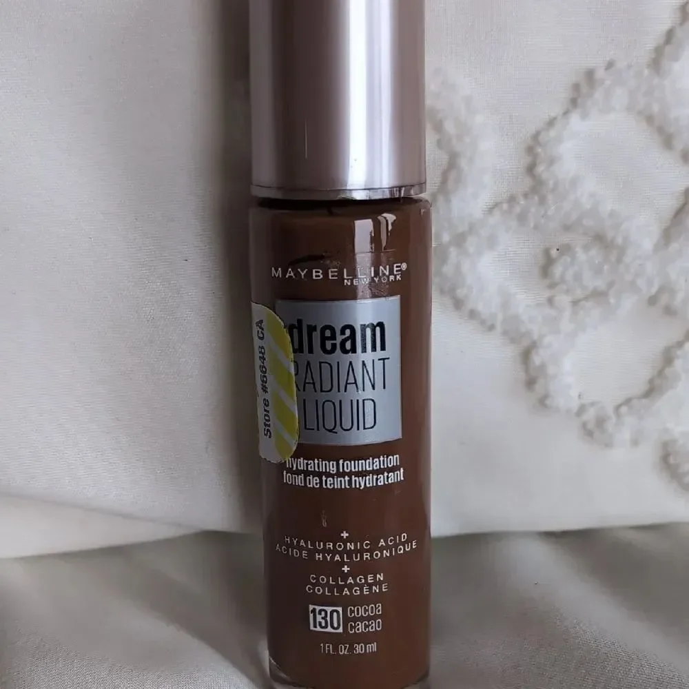 Maybelline Dream Radiant Liquid Foundation - Java 135